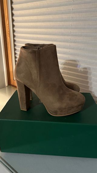 Botines de tacón marrones