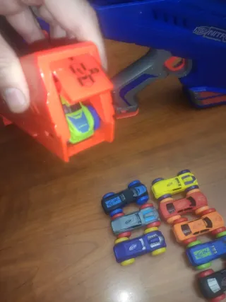 Pistola Nerf Nitro Motofury + 9 Coches