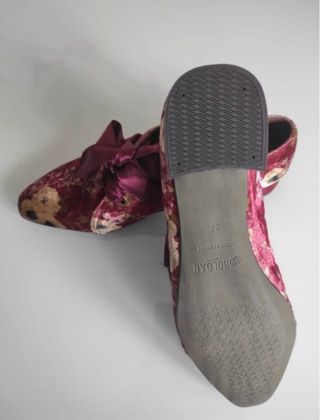 Zapatos de cordones florales burdeos