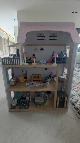 Casa de muñecas de juguete