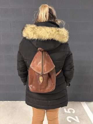 Mochila de cuero marrón