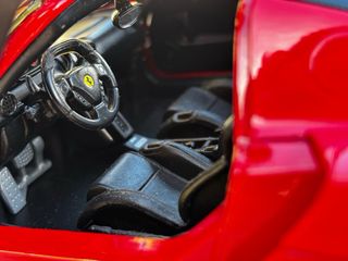 Ferrari Enzo 1:18 Hot Wheels Vermelho