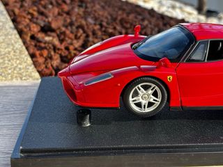 Ferrari Enzo 1:18 Hot Wheels Vermelho