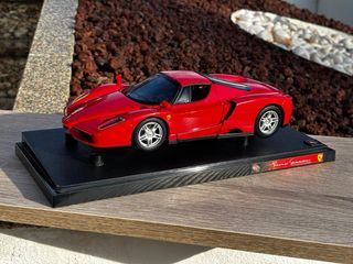 Ferrari Enzo 1:18 Hot Wheels Vermelho