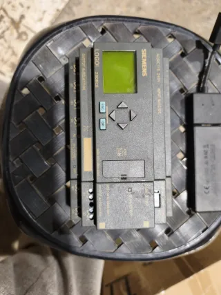 Siemens LOGO! 230RCE Módulo Expansión DM8