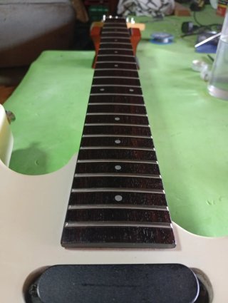 LUTHIER AJUSTE REPARACIÓN DE GUITARRA BAJO EN ZGZ