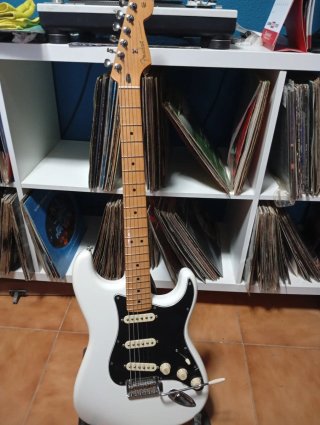 LUTHIER AJUSTE REPARACIÓN DE GUITARRA BAJO EN ZGZ