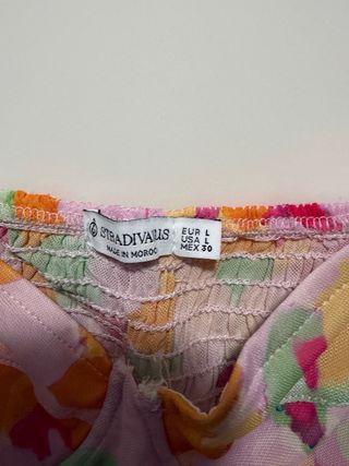 Top Stradivarius floral talla L