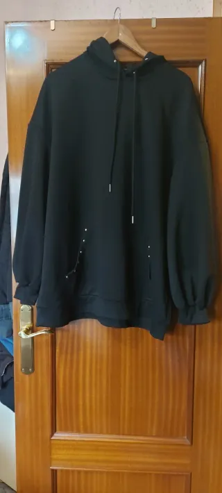 Sudadera negra oversize