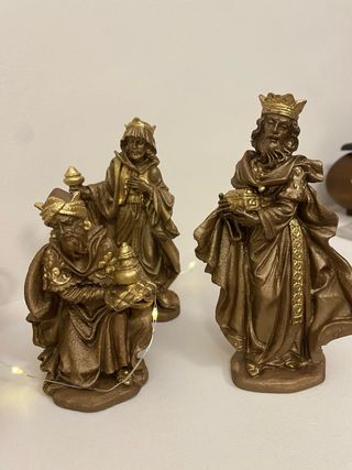 Belén figuras doradas