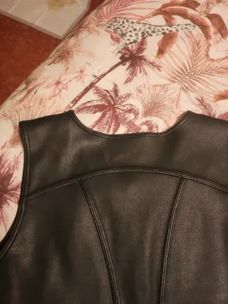 Chaleco Negro Cremallera Asimétrica