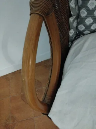 Sillón de mimbre y bambú