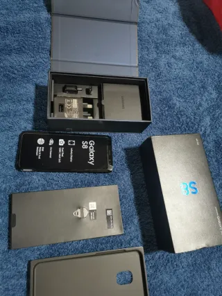 Samsung Galaxy S8 con scatola e accessori