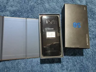 Samsung Galaxy S8 con scatola e accessori