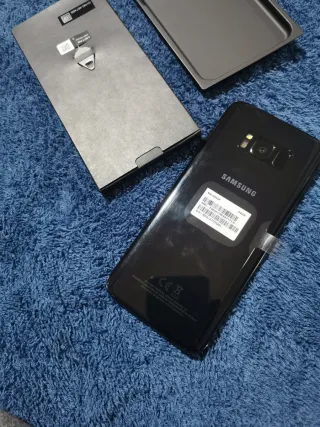Samsung Galaxy S8 con scatola e accessori