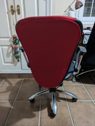 Silla de escritorio juvenil roja y negra