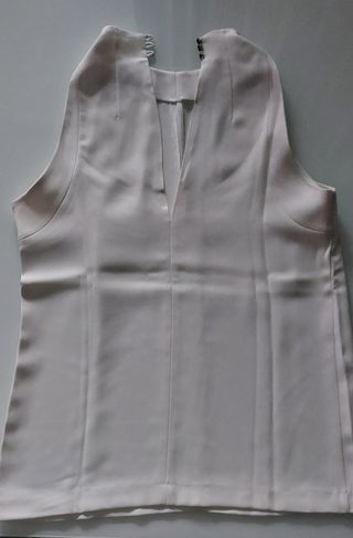 Top halter blanco con escote