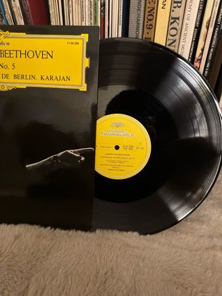 Beethoven - Sinfonía No. 5 - Karajan
