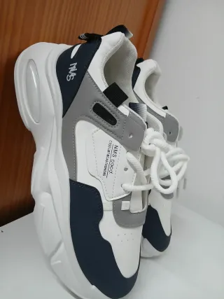 Zapatillas deportivas nuevas