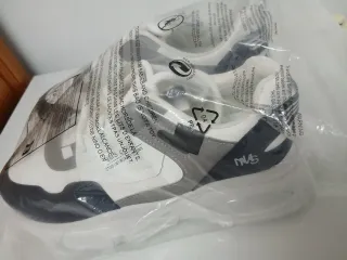 Zapatillas deportivas nuevas