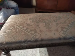 Mesa camilla con 2 sillas y banquito