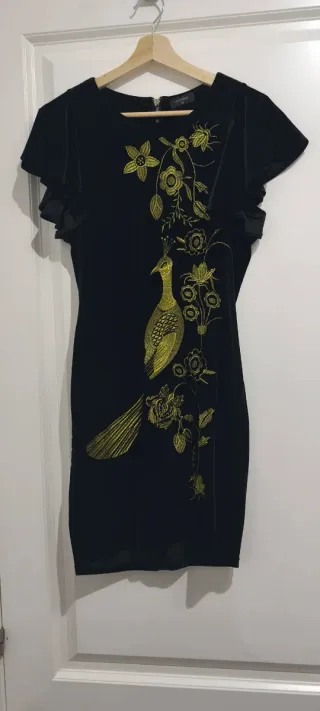 Vestido Terciopelo Negro Bordado Pavo Real Dorado