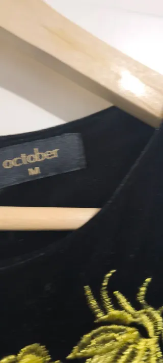 Vestido Terciopelo Negro Bordado Pavo Real Dorado