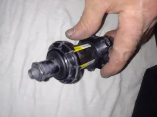 Mozzo posteriore Mavic Aksium corpetto Shimano