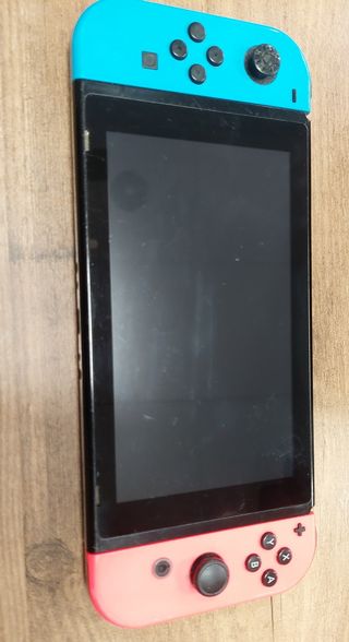 Nintendo Switch con Joy-Cons y Cargador