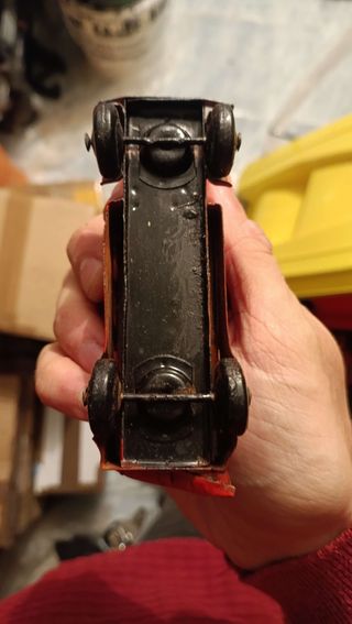 Autobus rosso londinese in metallo vintage