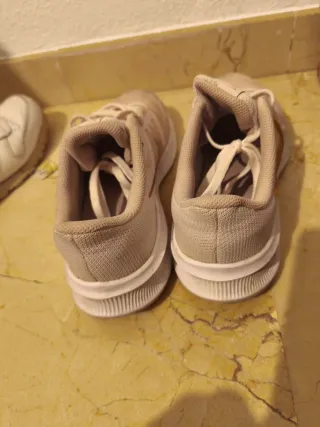 Zapatillas Nike Mujer rosas y Doradas