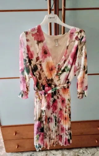 Abito floreale con stampa vivace