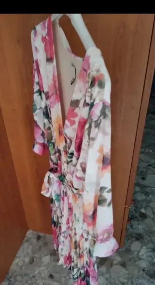 Abito floreale con stampa vivace