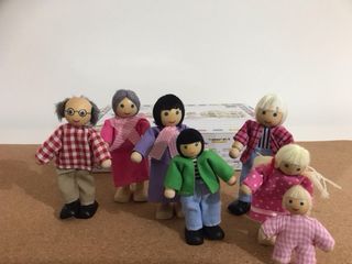 Muñecos de madera articulados para casa de muñecas