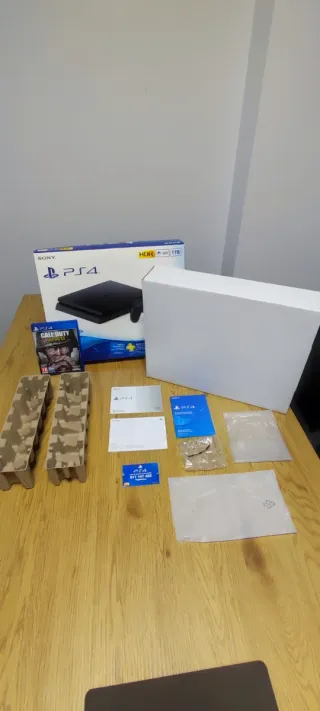 PS4 (PlayStation 4) Negra + Call of Duty