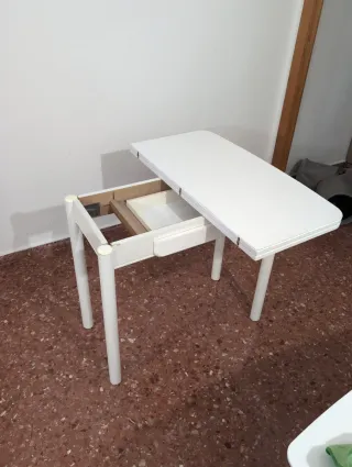 Mesa de cocina/auxiliar extensible blanca.
