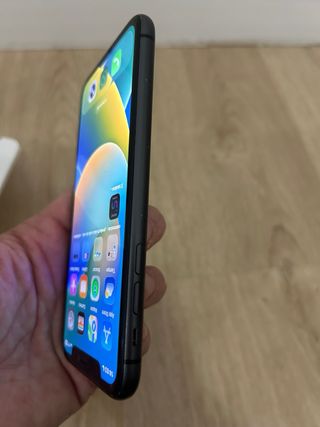 iPhone 11 Negro 128GB + Accesorios