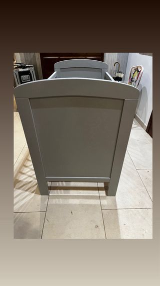 Cuna de bebé con colchón