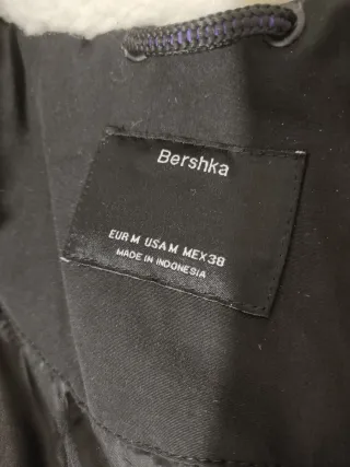 Chaqueta Bershka Negra y Morada