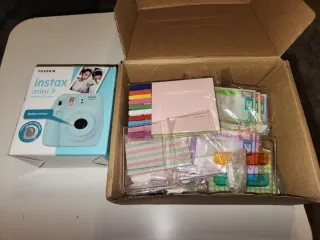 Cámara Instax Mini 9 con muchos Accesorios