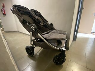 Silla gemelar Baby Monster con capazos y funda