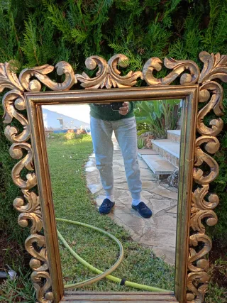 Marco de espejo dorado tallado madera