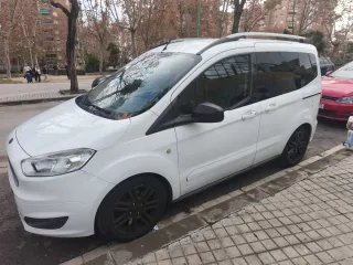 Ford E-Transit Courier 2017