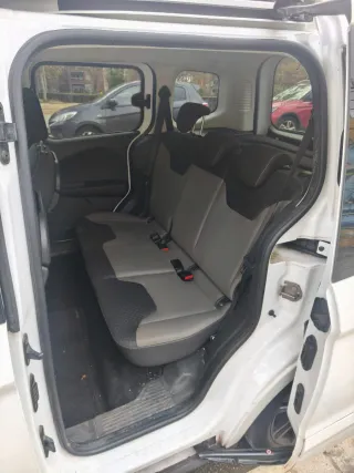 Ford E-Transit Courier 2017