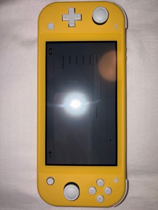Nintendo Switch Lite Amarilla + Cargador