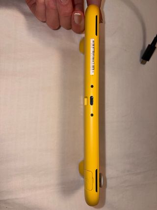 Nintendo Switch Lite Amarilla + Cargador