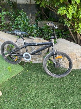 Bicicleta BMX Negra