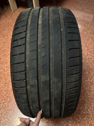 Cubierta RodCruza 255/40ZR17