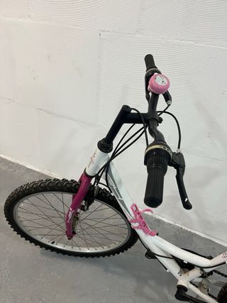 Bicicleta niña blanca y rosa