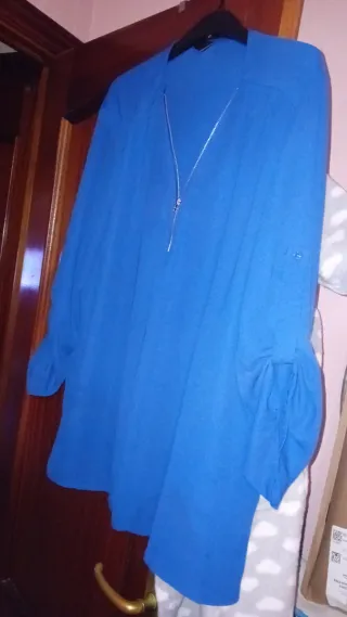 Blusa  color azul real elegante,vaporosa,favoreced